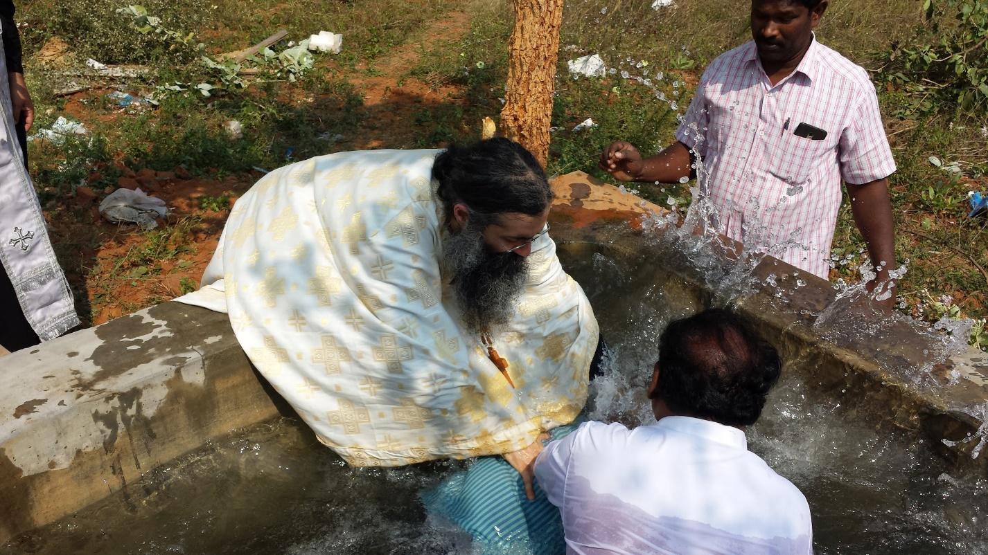 Papa Ephraim making sure that the people being baptized are fully immersed!